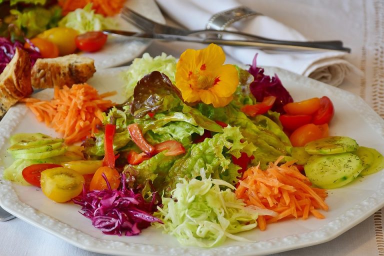 10 Simple, Clean Salad Recipes for Oven-free Meals